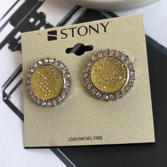 Circle Earrings - Picture 16 of 17